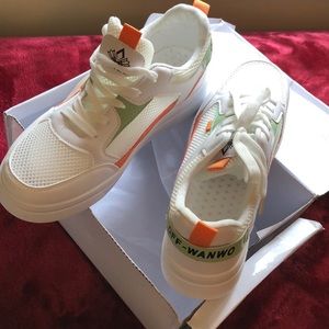 Brand new with box Wanwo fashion sneakers